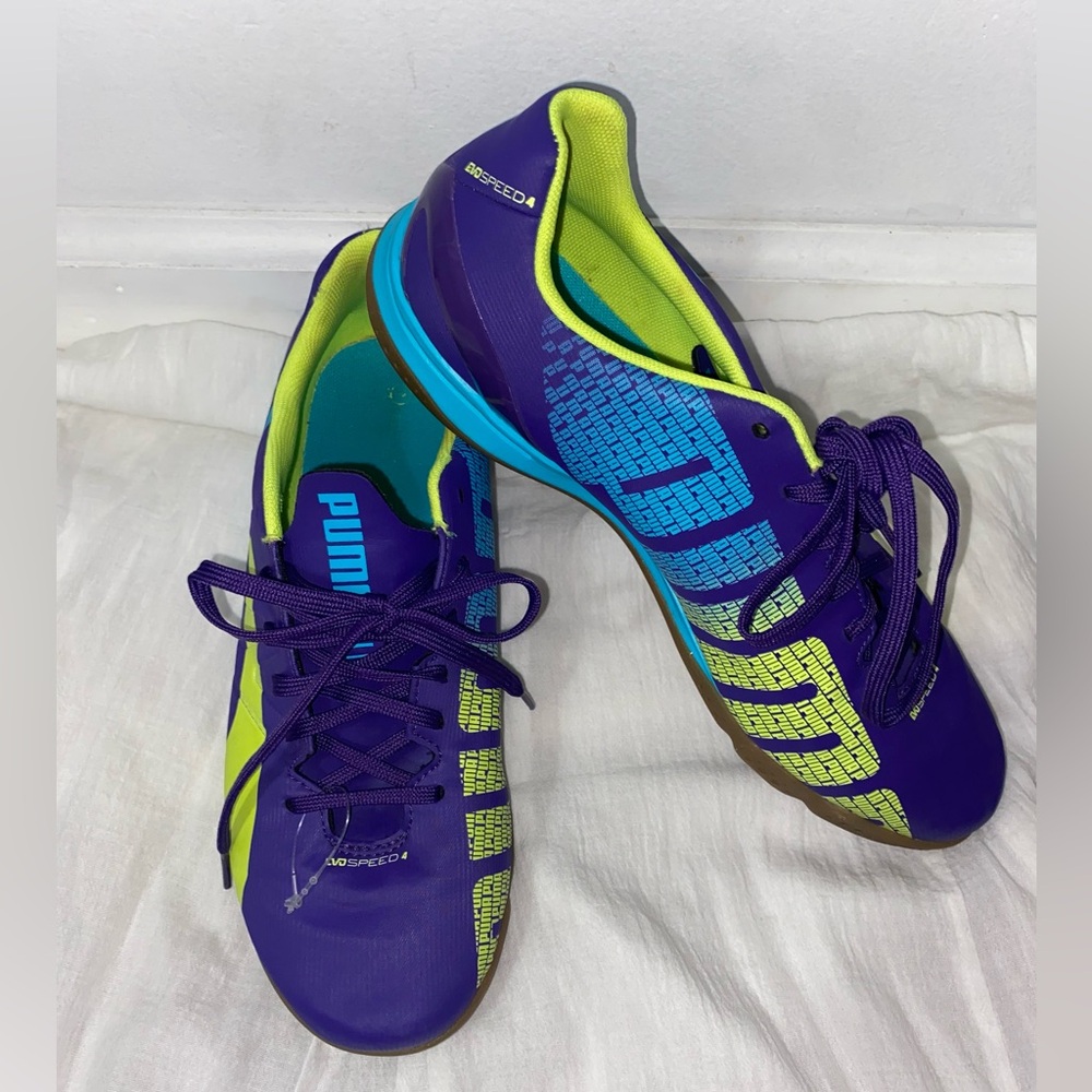 Women’s Puma sneakers
